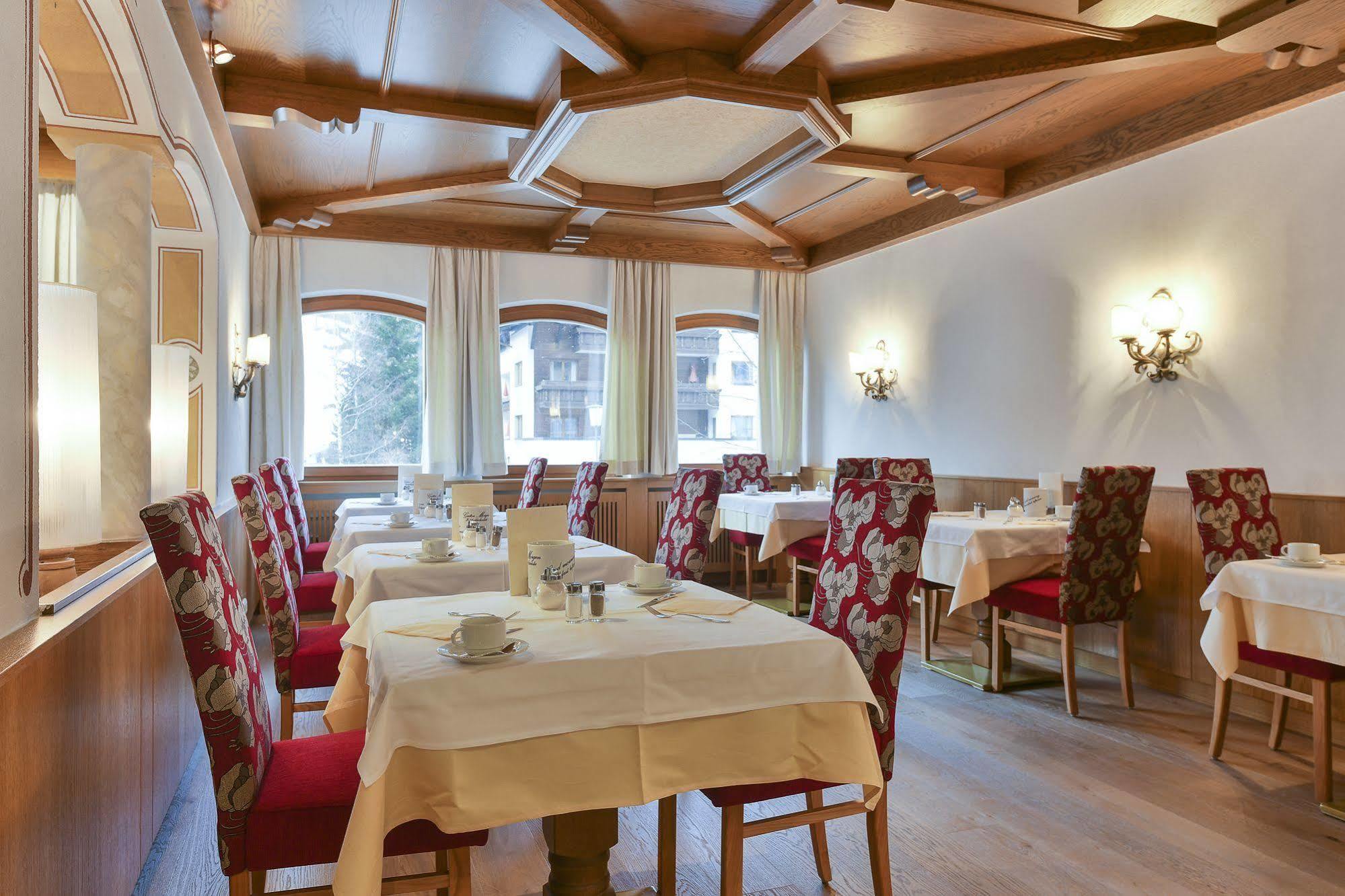 Hotel Schwarzwand Lech Extérieur photo