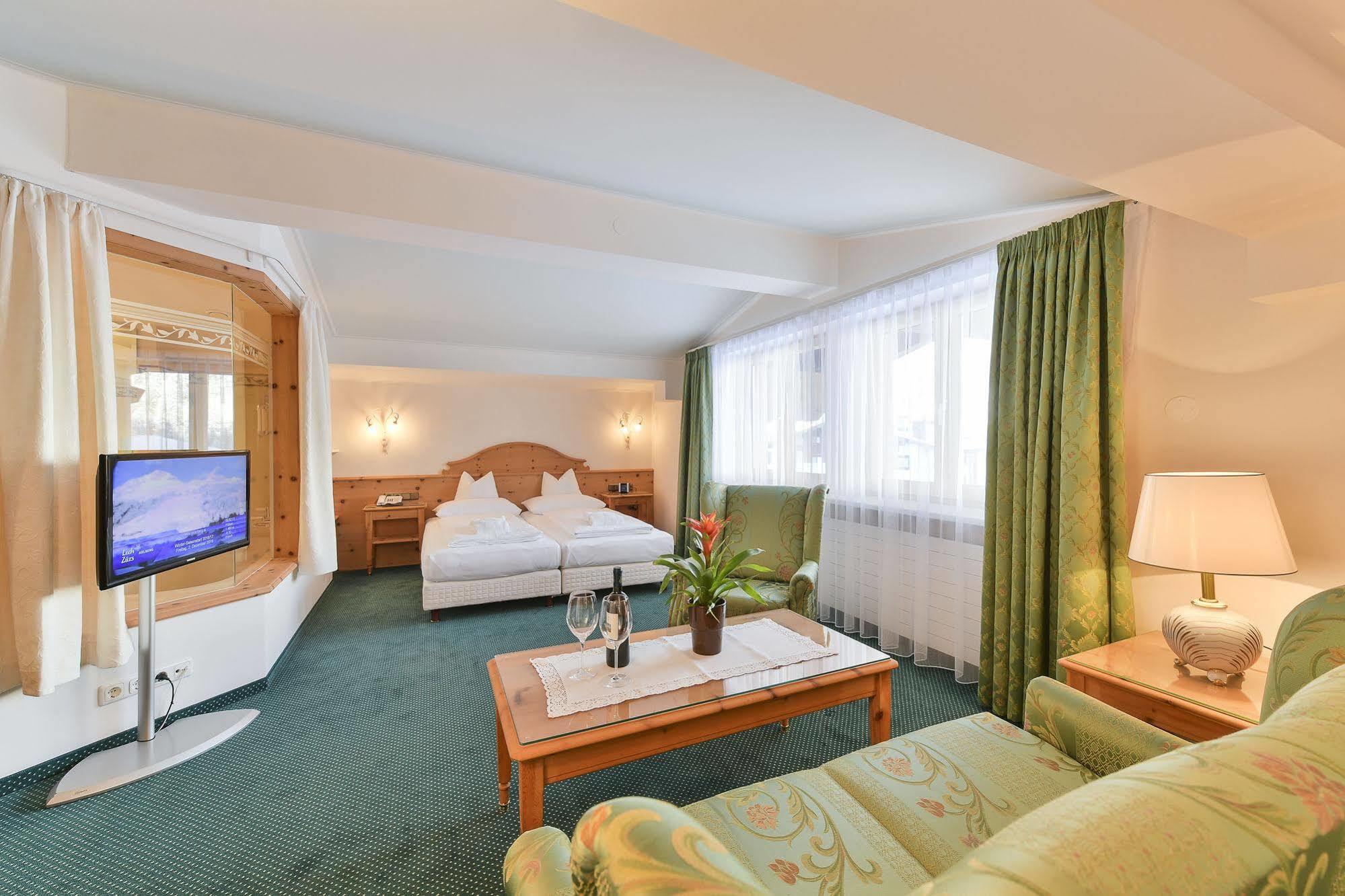 Hotel Schwarzwand Lech Extérieur photo